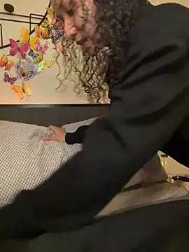 Snapshot of _Neeka_ chatting on 5, 1, 2025 Neeka online show from 5, 1, 2025