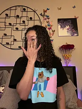 Snapshot of _Neeka_ chatting on 3, 2, 2025 Neeka online show from 3, 2, 2025