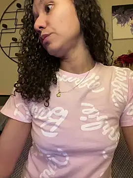 Snapshot of _Neeka_ chatting on 8, 2, 2025 Neeka online show from 8, 2, 2025