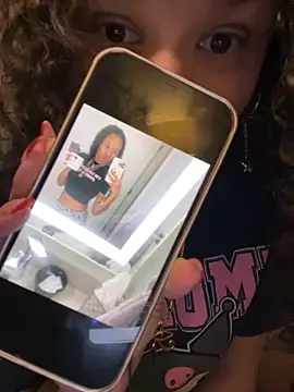 Snapshot of _Neeka_ chatting on 14, 10, 2025 Neeka online show from 14, 10, 2025