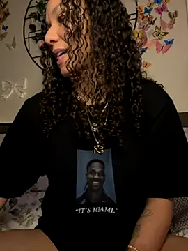 Snapshot of _Neeka_ chatting on 17, 10, 2025 Neeka online show from 17, 10, 2025