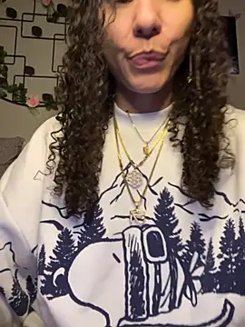 Snapshot of _Neeka_ chatting on 19, 10, 2025 Neeka online show from 19, 10, 2025