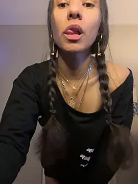 Snapshot of _Neeka_ chatting on 23, 10, 2025 Neeka online show from 23, 10, 2025