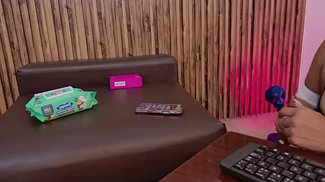 evelynjohnsoon online show from 8, 11, 2025