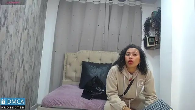 CarolRodriguez  online show from 28, 2, 2025