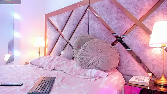 Jennalove  online show from 8, 4, 2026