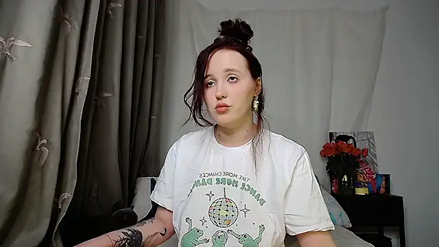 Snapshot of IrinaArt chatting on 22, 3, 2025 IrinaArt online show from 22, 3, 2025