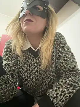 Snapshot of LadyScarlett-xk chatting on 5, 2, 2025 LadyScarlett-xk online show from 5, 2, 2025