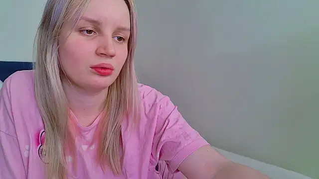 Snapshot of Beatrica_Klein chatting on 4, 4, 2026 Beatrica Klein online show from 4, 4, 2026
