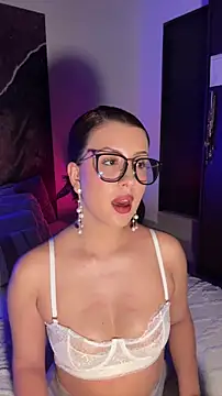 EmaSaenz online show from 22, 12, 2025