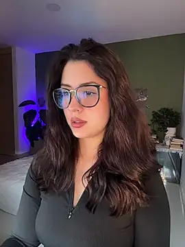 Snapshot of EmaSaenz chatting on 8, 7, 2026 EmaSaenz online show from 8, 7, 2026
