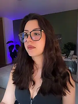 Snapshot of EmaSaenz chatting on 9, 7, 2026 EmaSaenz online show from 9, 7, 2026