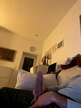 Snapshot of Frank22xx chatting on 8, 11, 2025 Frank22xx online show from 8, 11, 2025