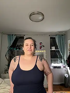 Snapshot of sylviahhh chatting on 15, 4, 2026 sylviahhh online show from 15, 4, 2026