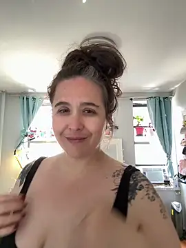 Snapshot of sylviahhh chatting on 22, 5, 2026 sylviahhh online show from 22, 5, 2026