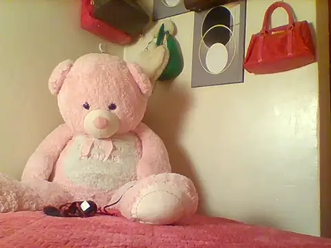 Queeen model online show from 10, 10, 2025