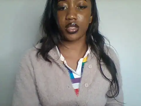 Snapshot of Queeen_model chatting on 6, 7, 2026 Queeen model online show from 6, 7, 2026