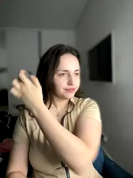 HoneySweetBee online show from 28, 11, 2025