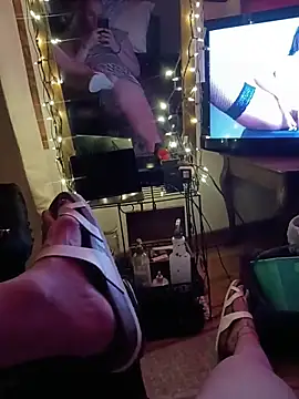 Snapshot of Dee-Lux_Fux chatting on 18, 11, 2025 Dee-Lux Fux online show from 18, 11, 2025