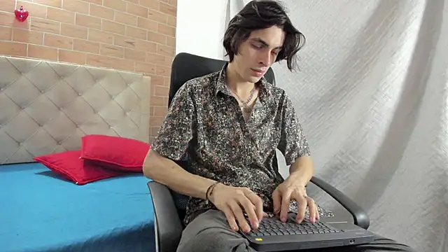 Snapshot of MIKE_HUNTER7 chatting on 5, 2, 2025 MIKE HUNTER7 online show from 5, 2, 2025