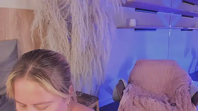 stefanny ruiz  online show from 27, 2, 2025