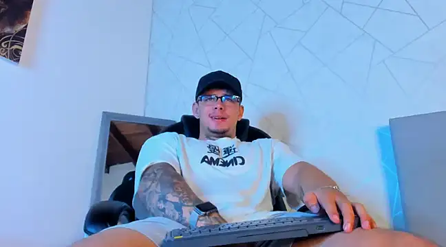 NoahhBrown online show from 18, 2, 2025