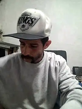 Snapshot of LongDickZee562 chatting on 8, 10, 2025 LongDickZee562 online show from 8, 10, 2025