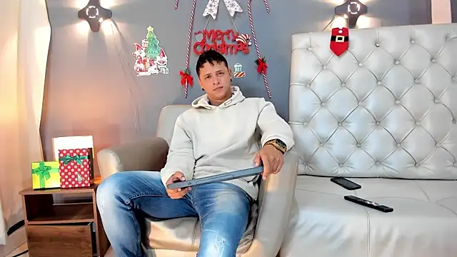 Snapshot of MITCHELL_BURNS chatting on 14, 12, 2024 MITCHELL BURNS online show from 14, 12, 2024