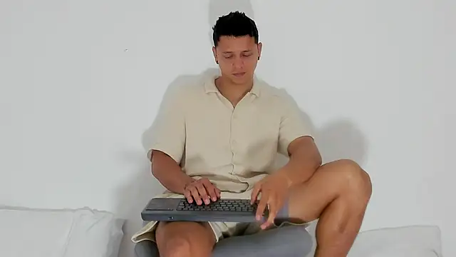 Snapshot of MITCHELL_BURNS chatting on 4, 1, 2025 MITCHELL BURNS online show from 4, 1, 2025