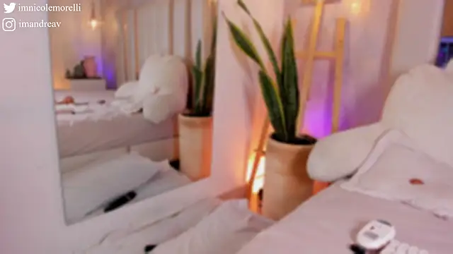 Snapshot of Nicolemorelli2 chatting on 18, 11, 2025 Nicolemorelli2 online show from 18, 11, 2025