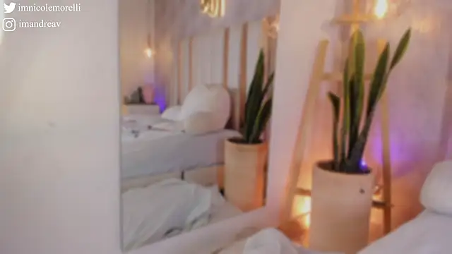 Snapshot of Nicolemorelli2 chatting on 23, 11, 2025 Nicolemorelli2 online show from 23, 11, 2025