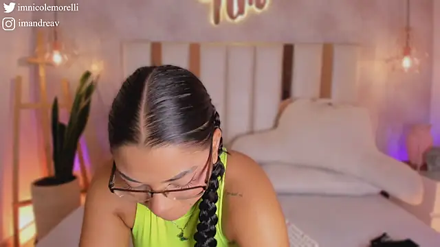 Snapshot of Nicolemorelli2 chatting on 27, 11, 2025 Nicolemorelli2 online show from 27, 11, 2025