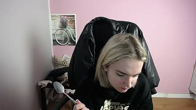 viktoria lovely online show from 10, 4, 2026