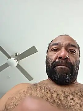 Snapshot of Bearhoney843 chatting on 21, 12, 2025 Bearhoney843 online show from 21, 12, 2025