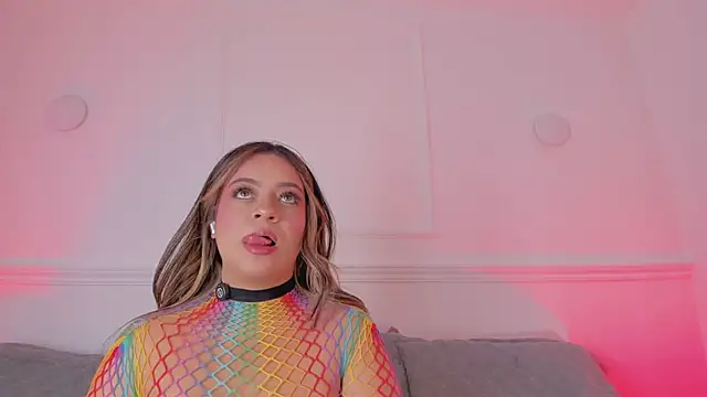 sarah-bonneth online show from 7, 4, 2026