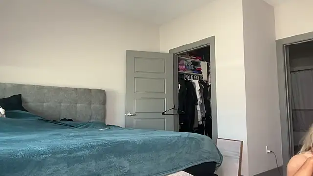 ElenaErickson online show from 26, 2, 2025