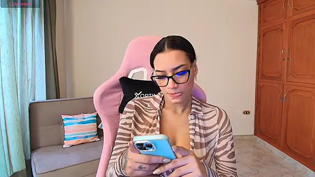 lili jade222 online show from 8, 11, 2025