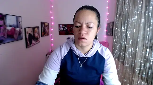 Cristal w online show from 25, 2, 2025