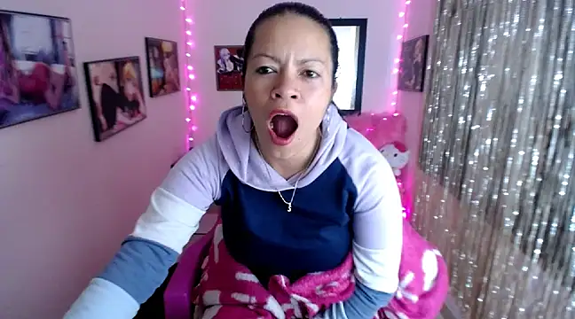 Cristal w online show from 25, 2, 2025