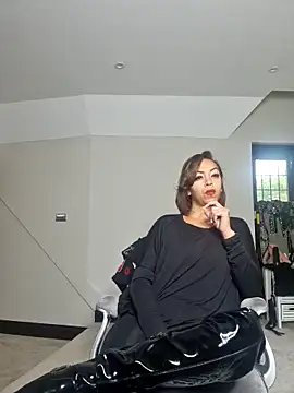 QueenTricks1 online show from 15, 10, 2025