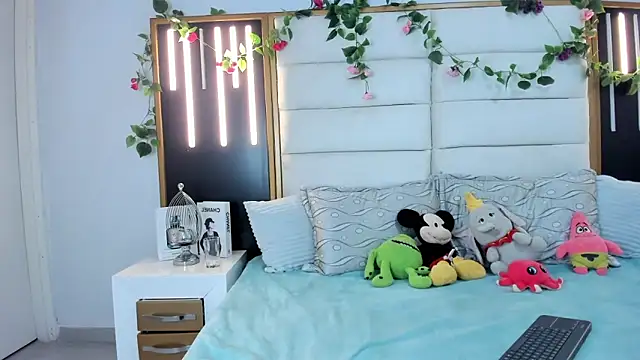 pretty ariiel online show from 4, 2, 2025