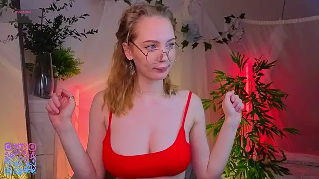 Snapshot of SoniaScott chatting on 21, 10, 2025 SoniaScott online show from 21, 10, 2025