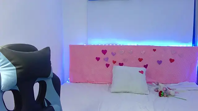 Lia 14  online show from 20, 2, 2025