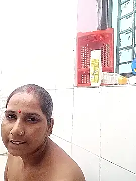 Snapshot of reemacouple007 chatting on 12, 5, 2026 reemacouple007 online show from 12, 5, 2026