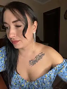 Snapshot of Roxana_Bell chatting on 9, 9, 2025 Roxana Bell online show from 9, 9, 2025