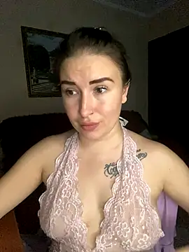 Snapshot of Roxana_Bell chatting on 12, 11, 2025 Roxana Bell online show from 12, 11, 2025