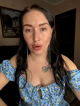 Snapshot of Roxana_Bell chatting on 15, 11, 2025 Roxana Bell online show from 15, 11, 2025