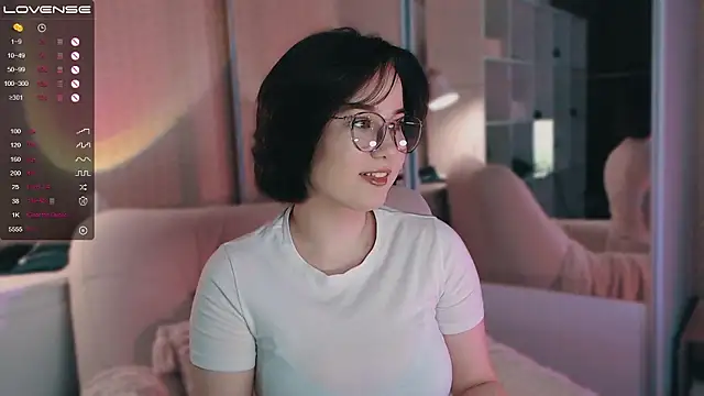 LissaLarsson  online show from 4, 12, 2024