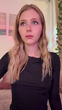 Snapshot of LunaRase chatting on 23, 10, 2025 LunaRase online show from 23, 10, 2025