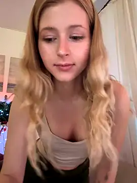 Snapshot of LunaRase chatting on 17, 12, 2025 LunaRase online show from 17, 12, 2025